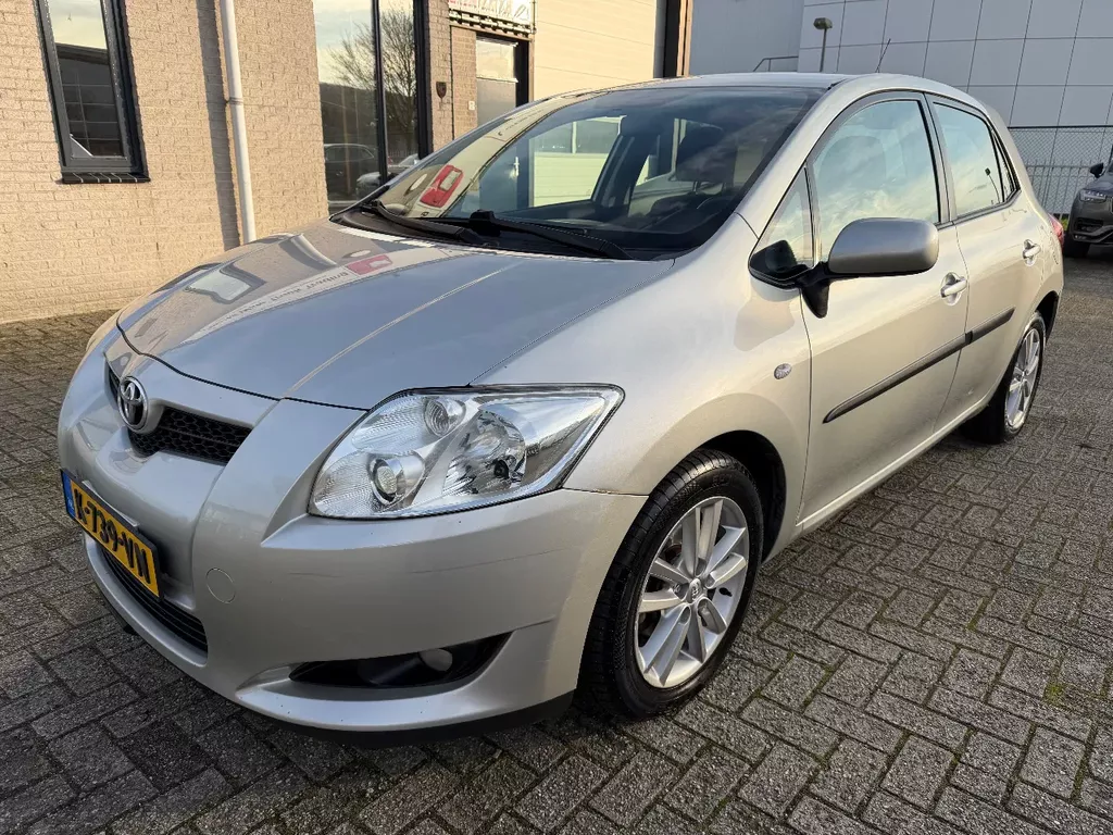 Toyota Auris 1.4 D COMFORT + NAVI + AIRCO + TOWBAR